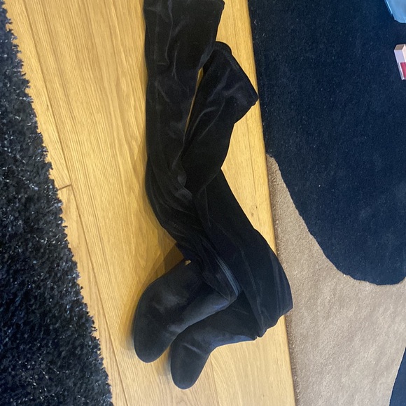 Black boots - Picture 2 of 4